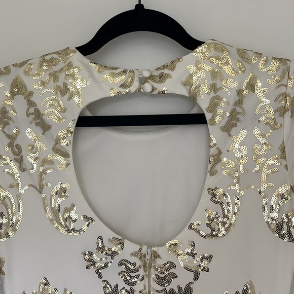 NWT White & Gold Metallic Sleeve Cocktail Keyhole Dress - Picture 5 of 5